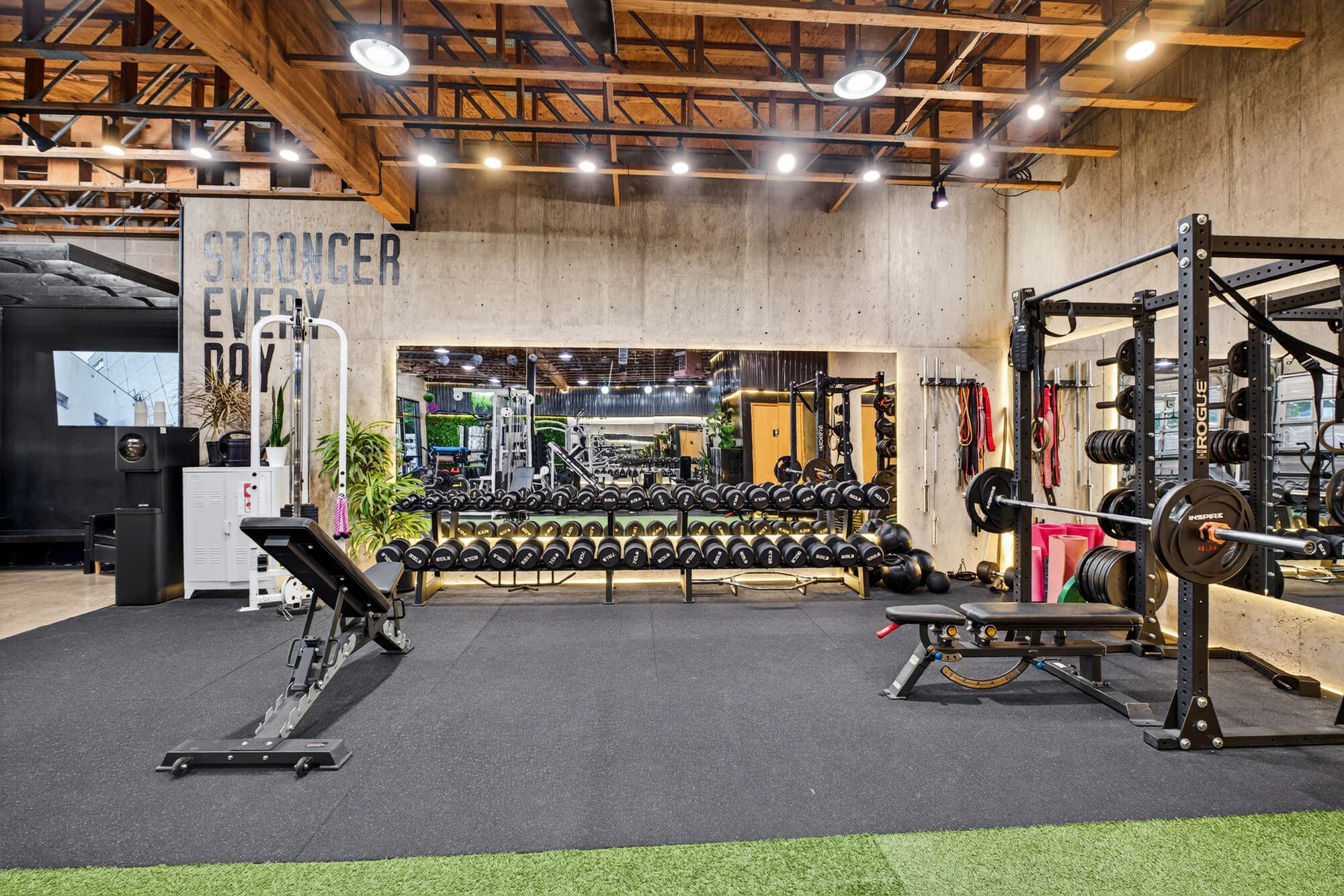The training floor at Leaner Fitness